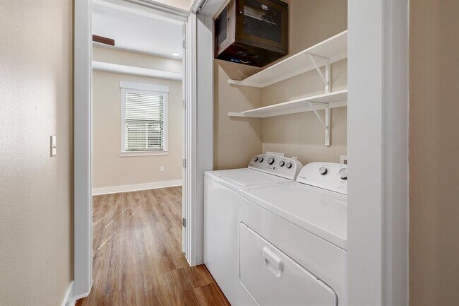 Building Photo - 1706 Cedar Bend Dr