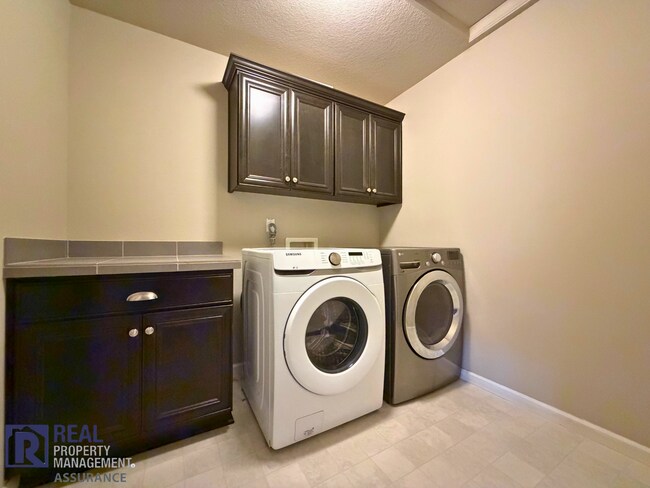 Building Photo - 15584 SW Thrush Ln