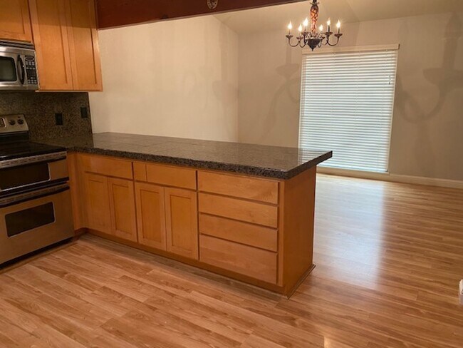 Building Photo - AVAILABLE NOW! Beautiful 2 Bedroom 2 Bath Condo in Citrus Heights!!!