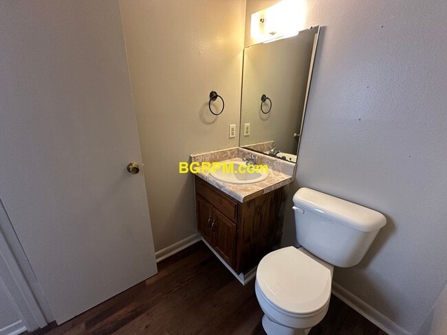 Building Photo - 3 BD, 1 1/2 BA, Home in Sherwood