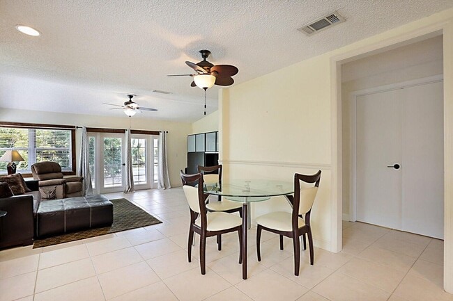Building Photo - 11337 Little Bear Way