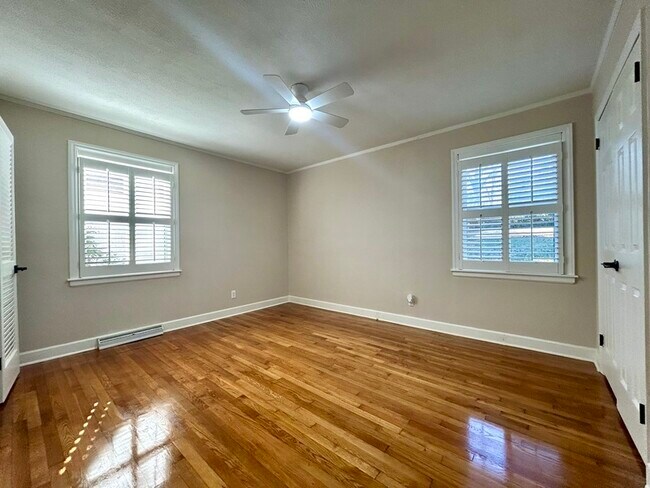 Building Photo - 900 Stanfield Dr