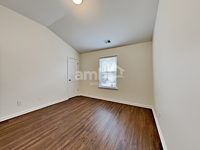 Building Photo - 3145 Yachet Ct SW