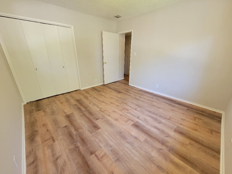Building Photo - 13530 Leadwell St