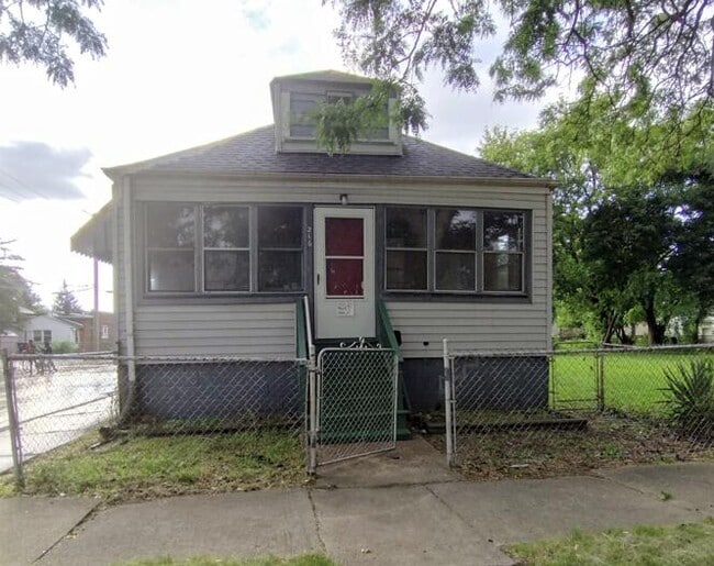 Primary Photo - 216 Goodell St