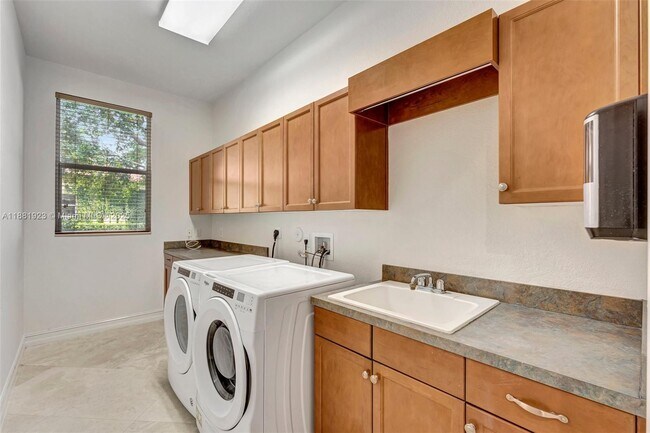 Building Photo - 3203 W Stonebrook Cir