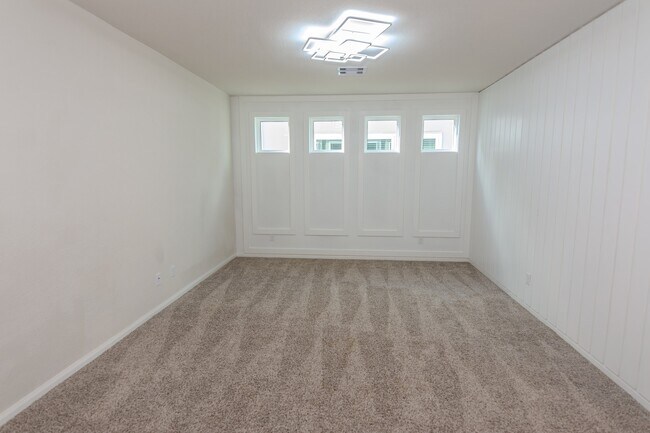 Building Photo - 4120 Split Ivy Dr