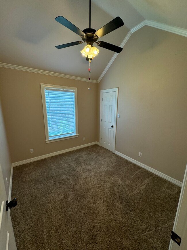 Building Photo - 1002 Creole Dr