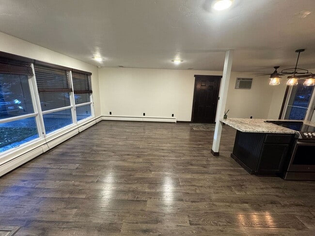 Building Photo - 1460 Marjorie St