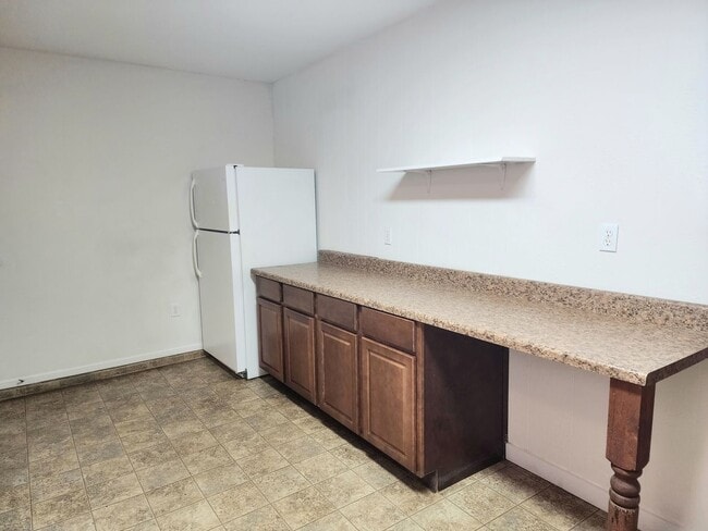 Building Photo - 504 S Avenue B