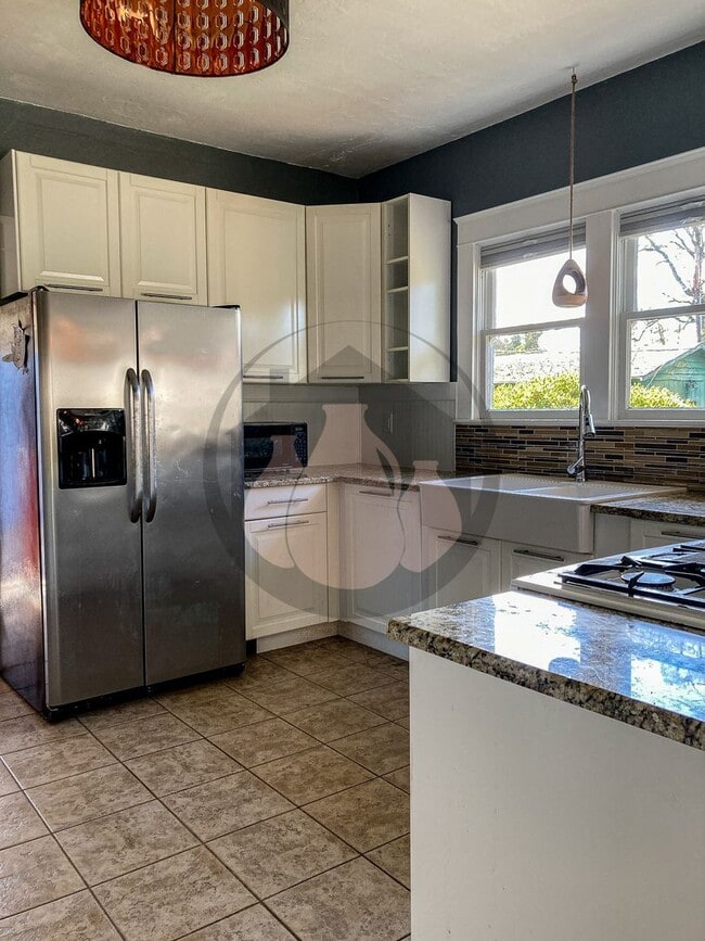 Building Photo - Single Level House - Ready for you to call Home!!