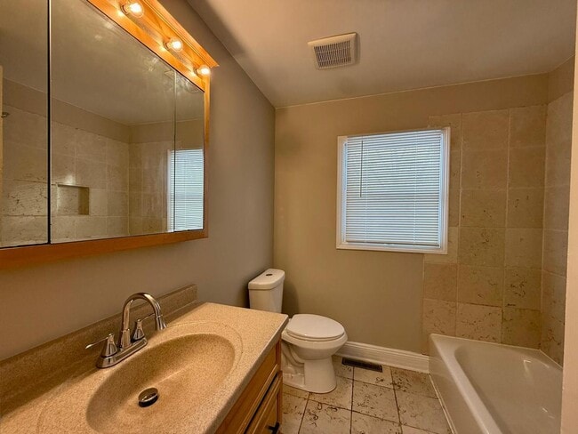 Building Photo - 746 N Glenwood Pl