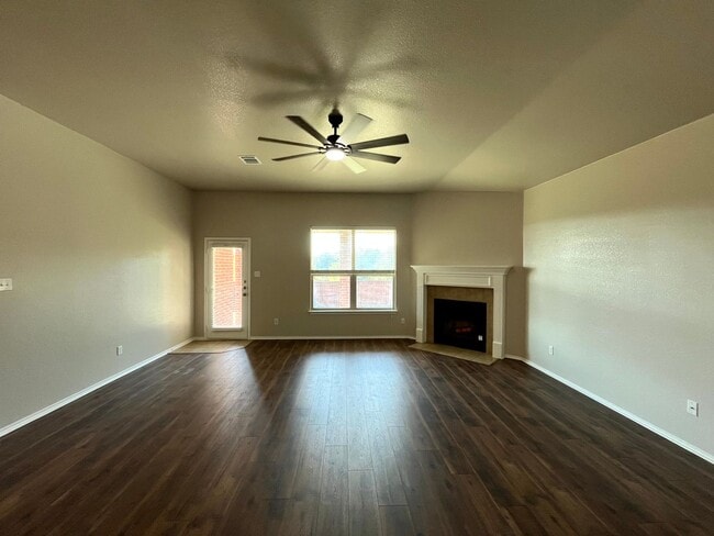 Building Photo - Available NOW!!!! Beautiful 1 story, 3 bed...