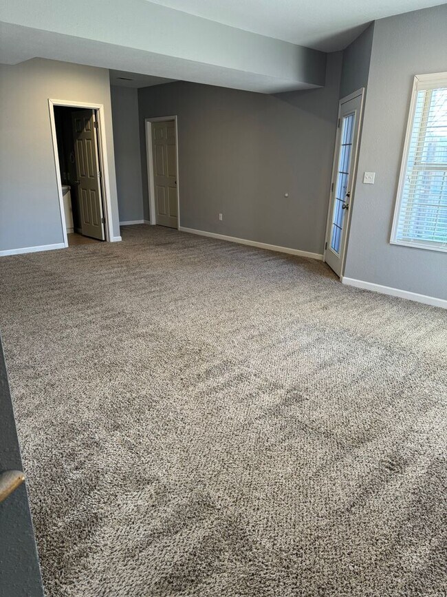 Building Photo - 403 Camel Ct
