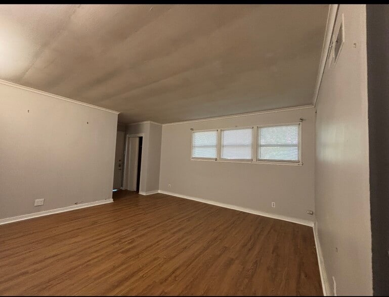 Building Photo - 1408 University Ave