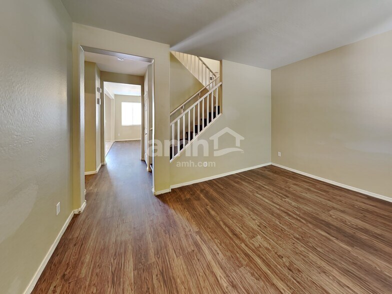 Building Photo - 7006 W Irwin Ave