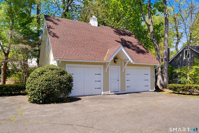 Building Photo - 462 Riverside Ave