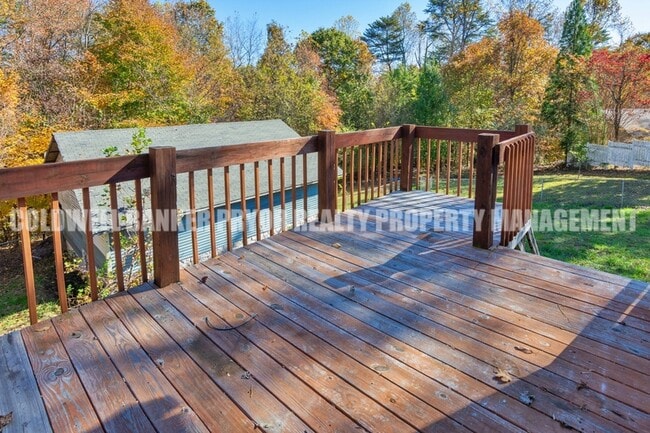 Building Photo - 531 Indian Hills Dr