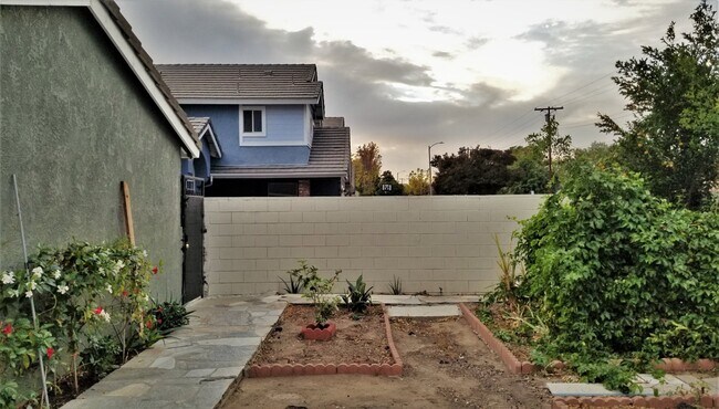 Building Photo - 4 Bedrooms, 3 Baths, 2,809 sq. ft. Home in Canoga Park