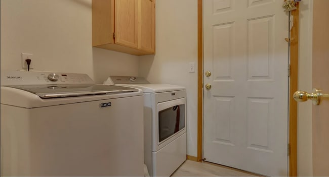 Building Photo - This Immaculate Single Level Ranch Home is a Must See!