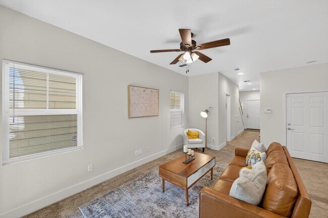 Building Photo - Charming 3-Bed Home in Sacramento with 2.5 Baths