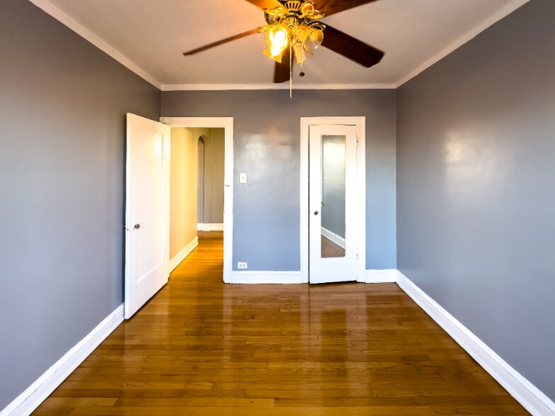 Building Photo - 1553 W 83rd St