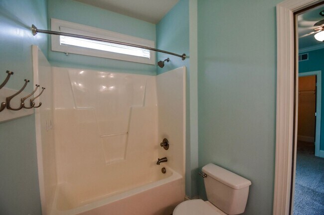 Building Photo - 4 Bedroom 2.5 Bathroom- Small Dogs Considered