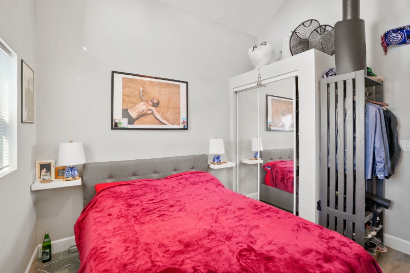 Building Photo - 933 21st St