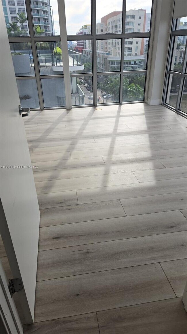 Building Photo - 3451 NE 1st Ave