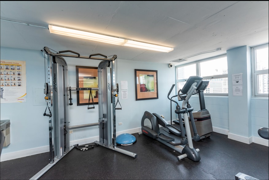 Building Photo - 222 E Pearson St