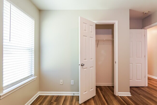 Building Photo - 21898 Eastern Valley Rd