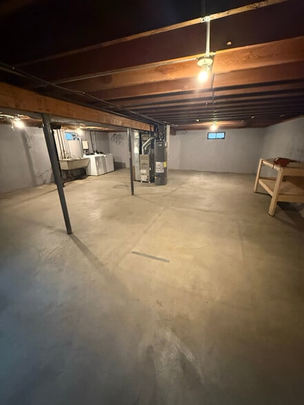 Building Photo - 404 Elmwood Dr