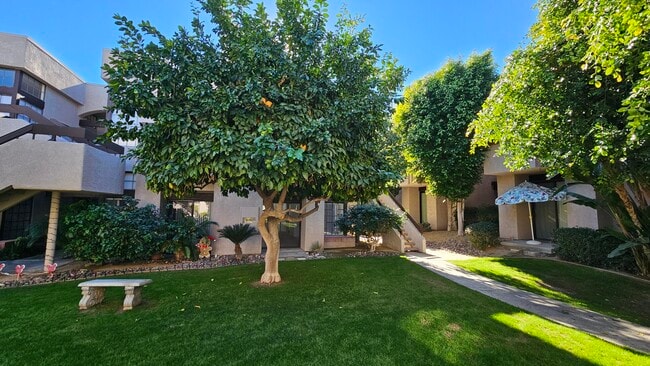 Building Photo - 2601 S Broadmoor Dr