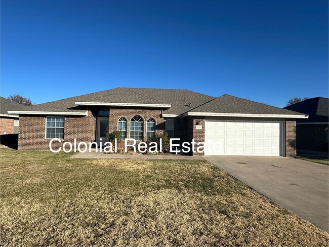 Primary Photo - Spacious and nicely located on a cul-de-sac street 3 bedroom 2 bathroom home for rent.