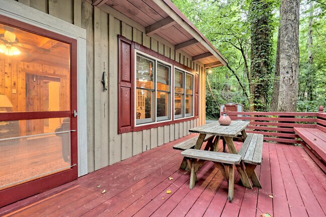 Building Photo - 6180 Crow Creek Rd