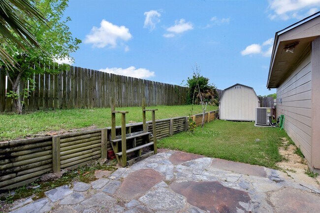 Building Photo - 855 Lake View Dr