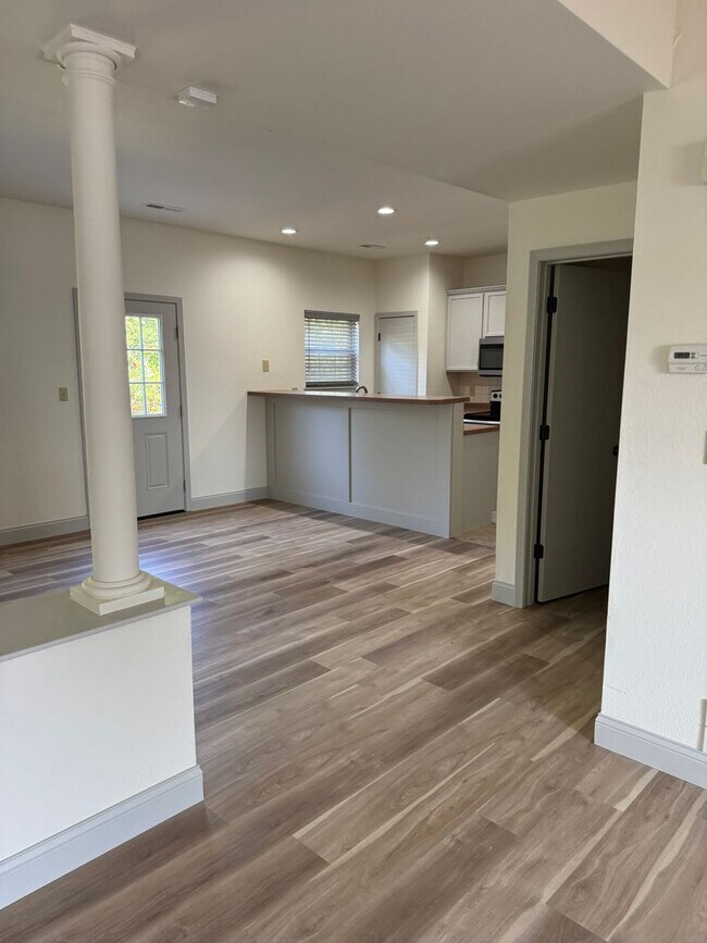 Building Photo - 1605 Spiros Dr