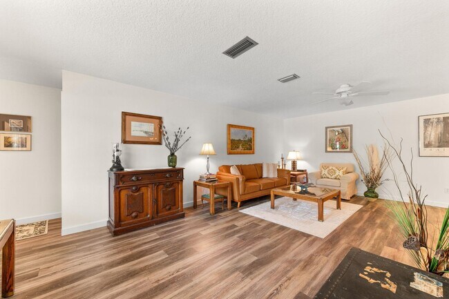 Building Photo - 1068 Mindello Ave