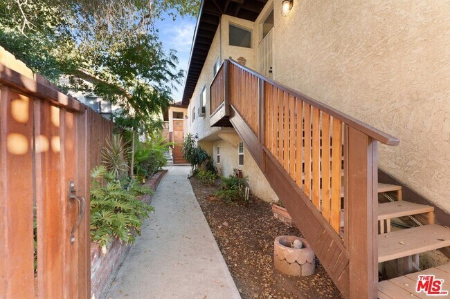 Building Photo - 2160 Lake Shore Ave