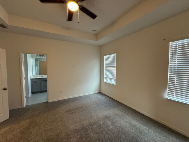 Building Photo - Available Now! Spacious 3-Bedroom Townhome with Fenced Yard in Winter Garden – Washer and Dryer I...