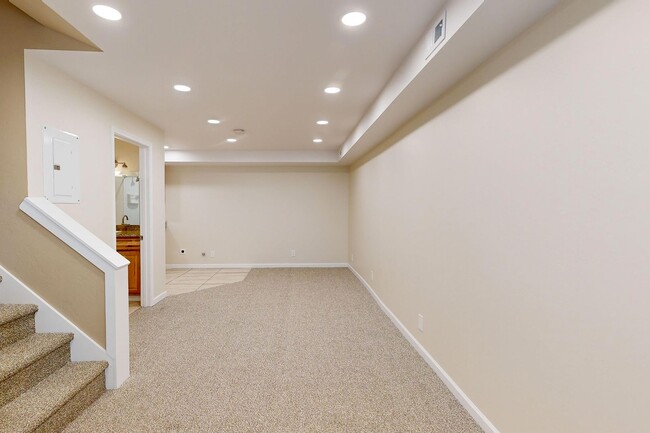 Building Photo - **APPROVED APPLICANTS**  Eastside Ground L...