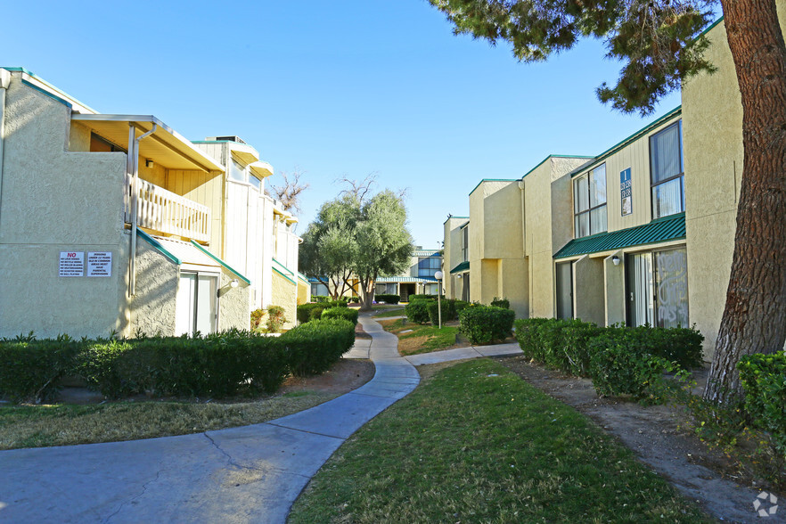 Tamarus Park Apts