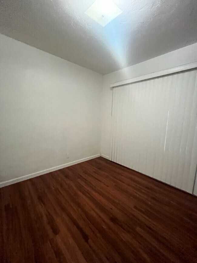 Building Photo - 1 bed 1 bath unit available close to downtown Tracy