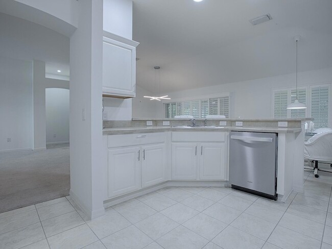 Building Photo - 486 Troy Loop