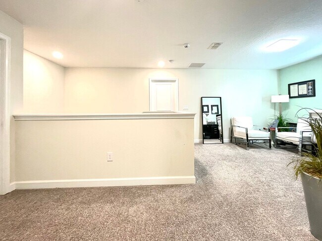 Building Photo - Available Move In 06/01! - Beautiful 3 Bed...