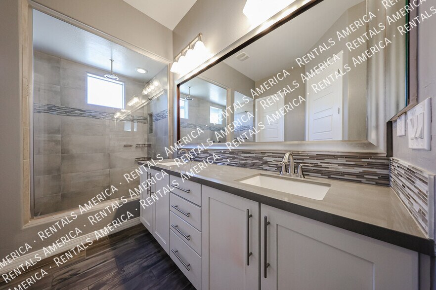 Building Photo - 5833 S Wilson Way