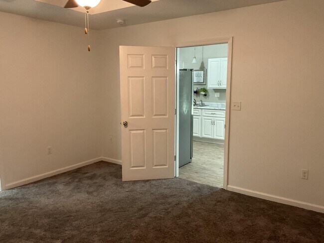 Building Photo - 2856 Shoffner Ave
