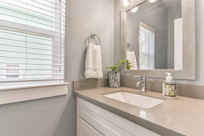 Building Photo - 1799 E Winn Ave