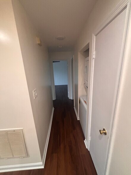 Building Photo - 6911 Victoria Dr