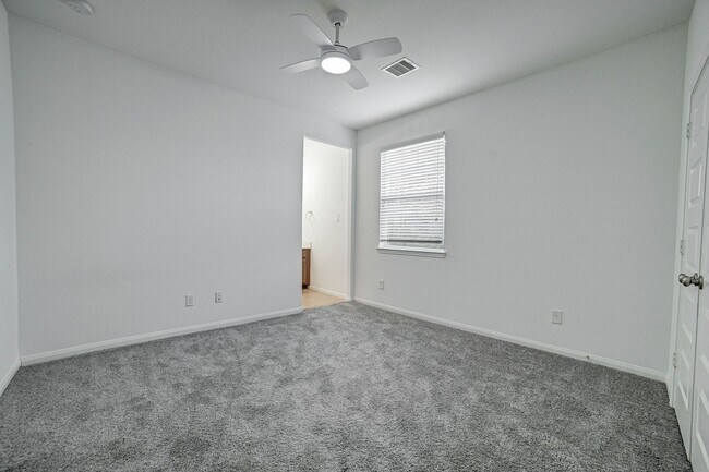 Building Photo - 5007 Sawmill Terrace Ln